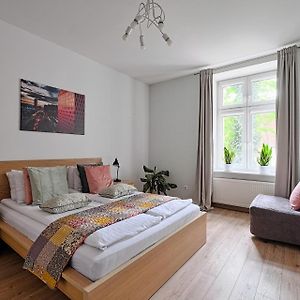 Golden Apartments/Wiet8